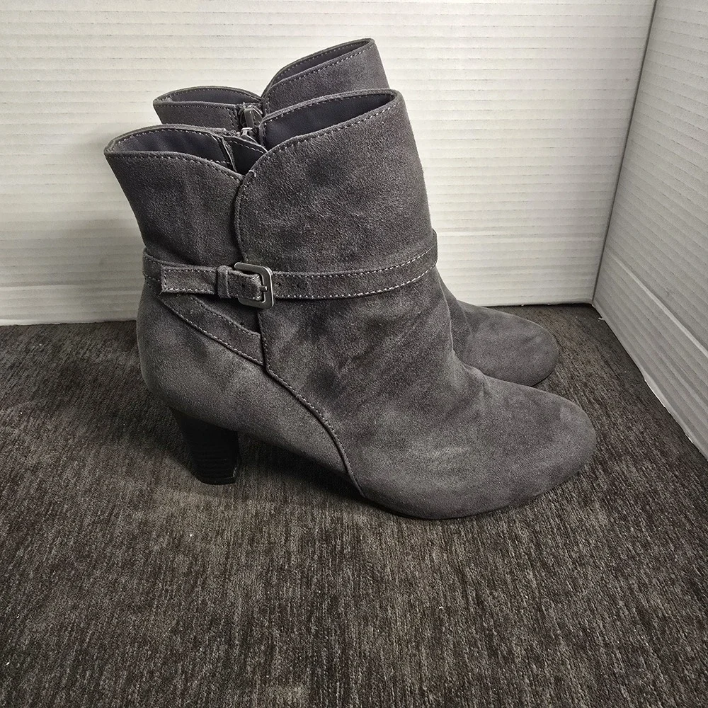 Amelia Grace Grey Faux Suede Ankle Boots Women 6.5 Side Zip Block Heel